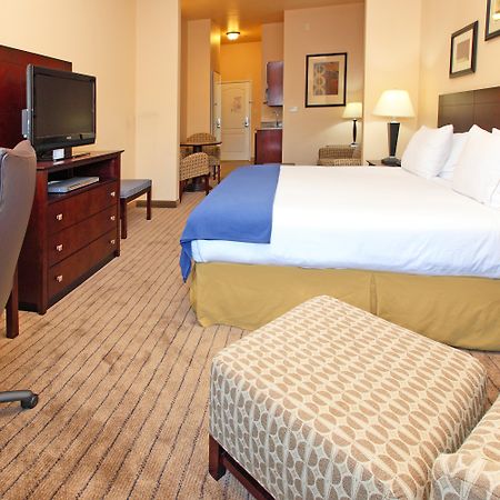 Holiday Inn Express Hotel & Suites Marshall By Ihg Номер фото