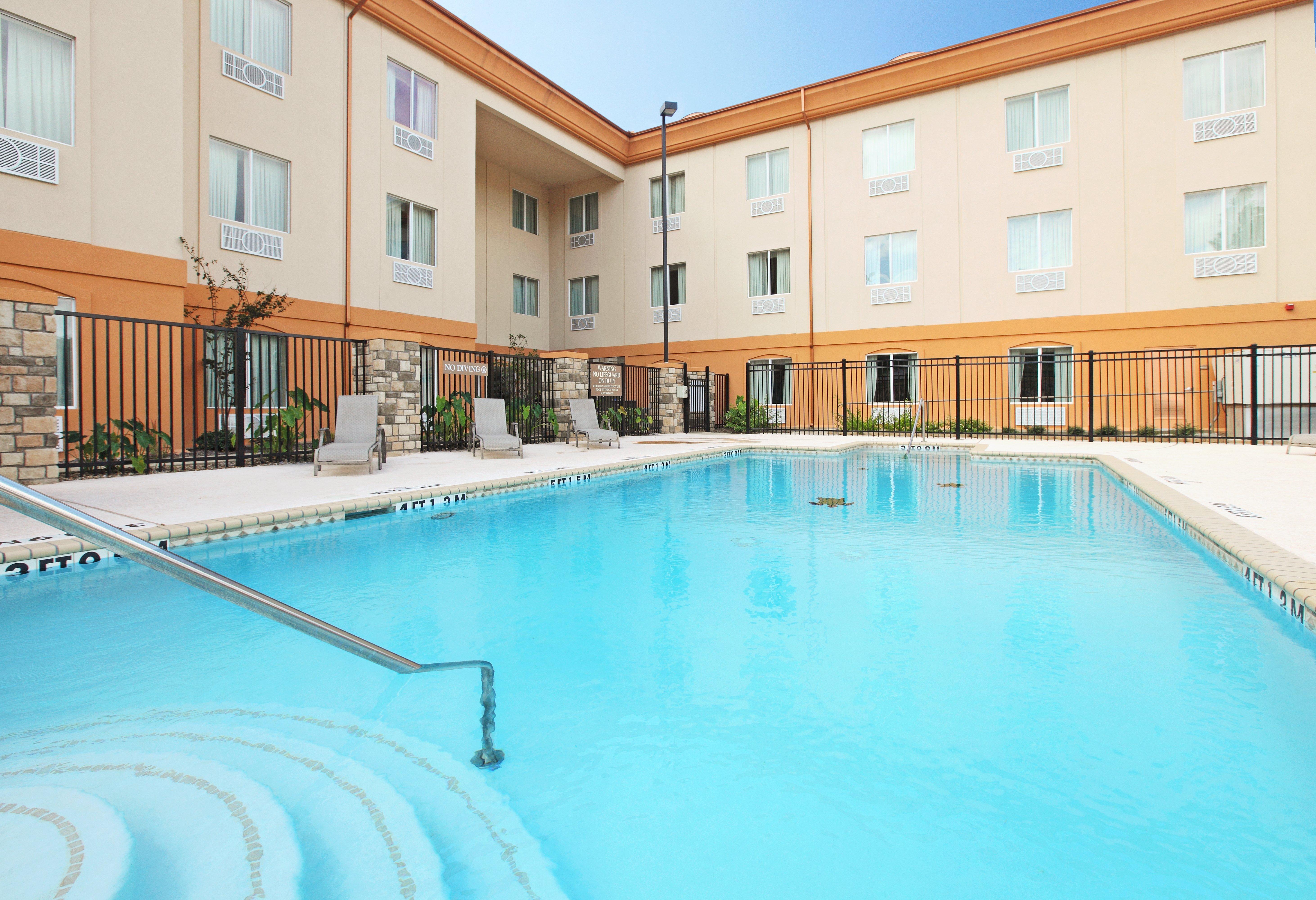 Holiday Inn Express Hotel & Suites Marshall By Ihg Екстер'єр фото