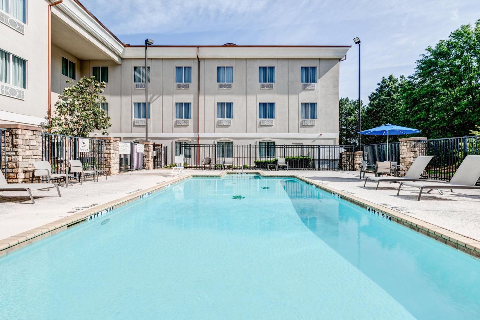 Holiday Inn Express Hotel & Suites Marshall By Ihg Екстер'єр фото