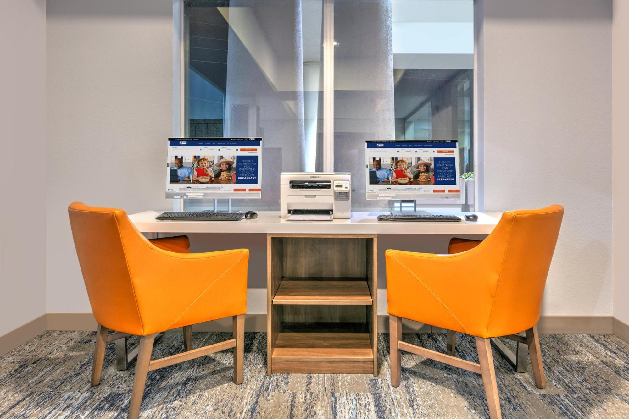 Holiday Inn Express Hotel & Suites Marshall By Ihg Екстер'єр фото