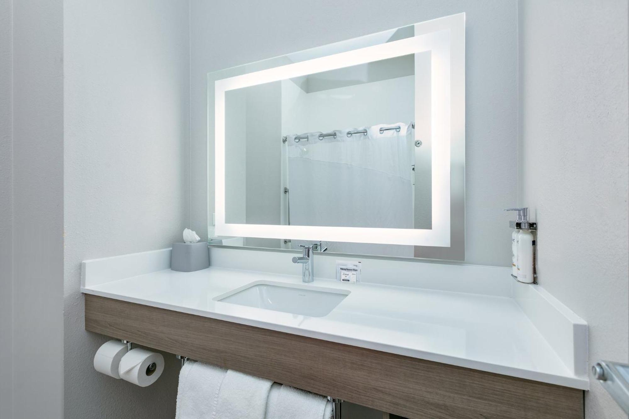 Holiday Inn Express Hotel & Suites Marshall By Ihg Екстер'єр фото