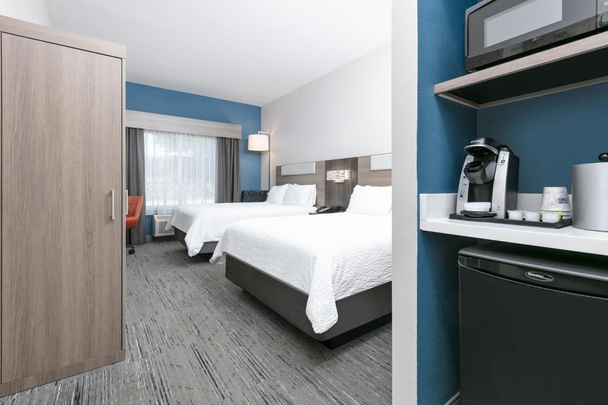 Holiday Inn Express Hotel & Suites Marshall By Ihg Екстер'єр фото