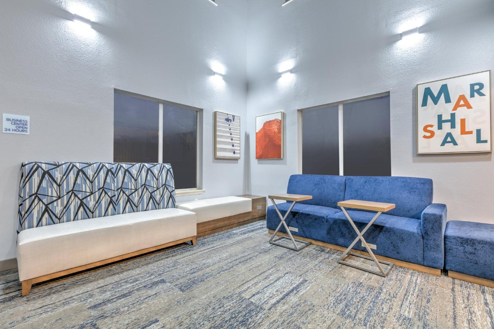 Holiday Inn Express Hotel & Suites Marshall By Ihg Екстер'єр фото