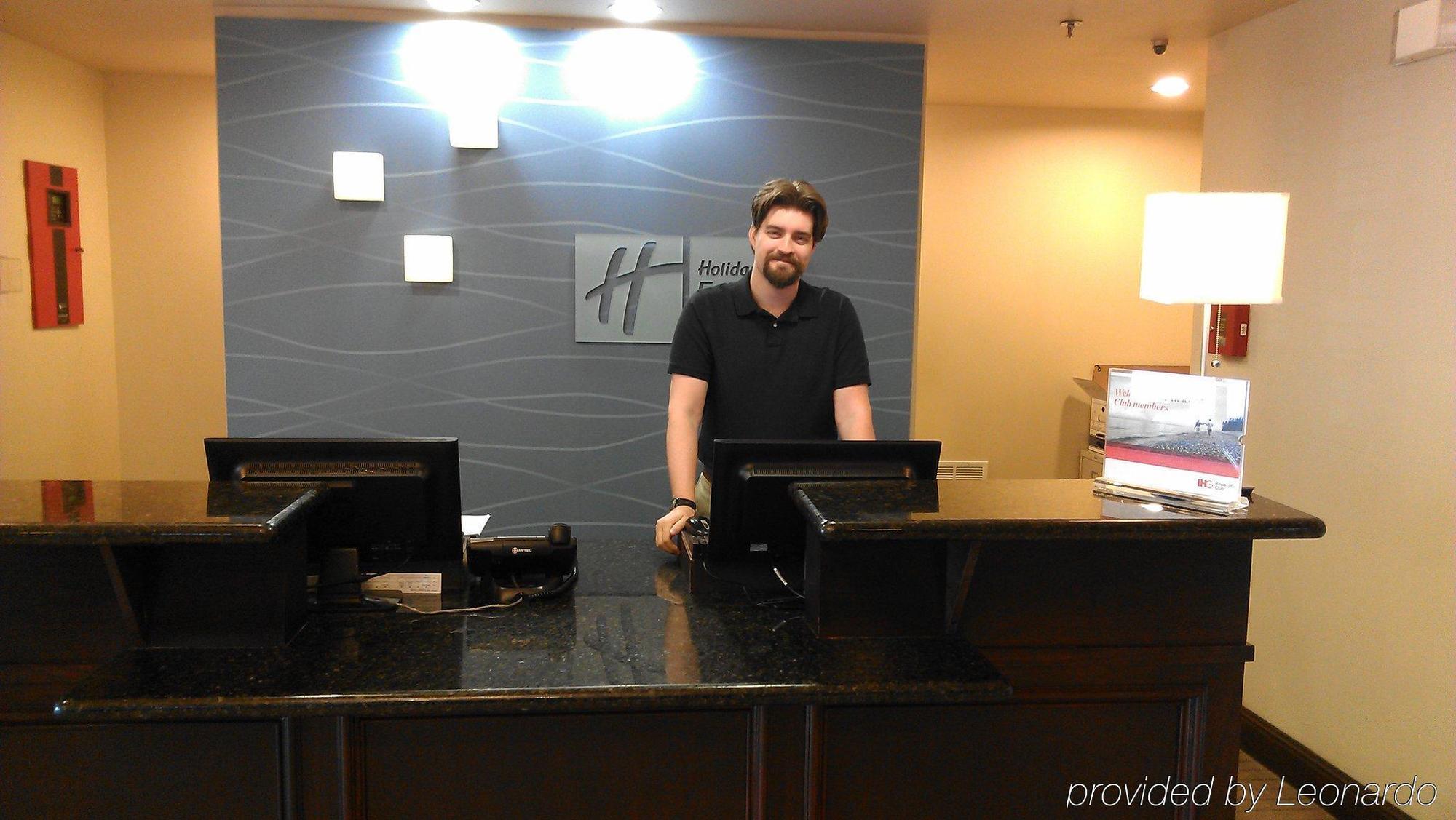 Holiday Inn Express Hotel & Suites Marshall By Ihg Екстер'єр фото