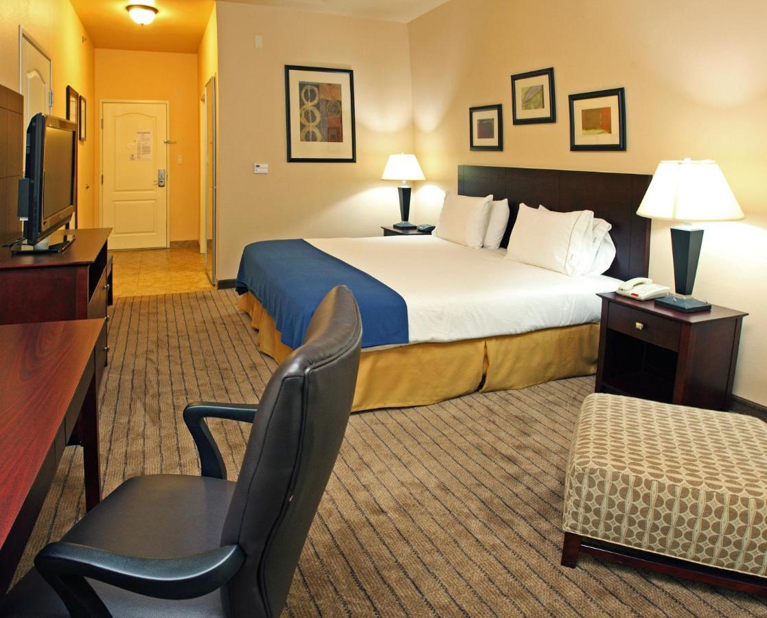 Holiday Inn Express Hotel & Suites Marshall By Ihg Екстер'єр фото